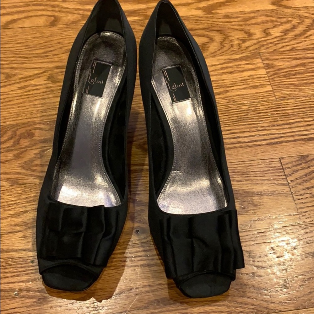 Evening open toe satin shoe with grosgrain bow